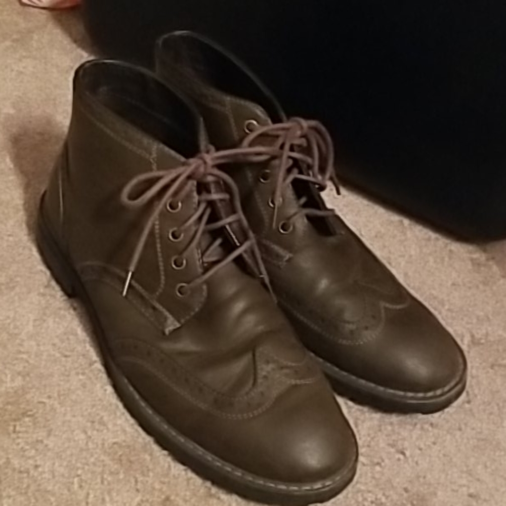 DayFive Mens Shoes Size 9Great Condition